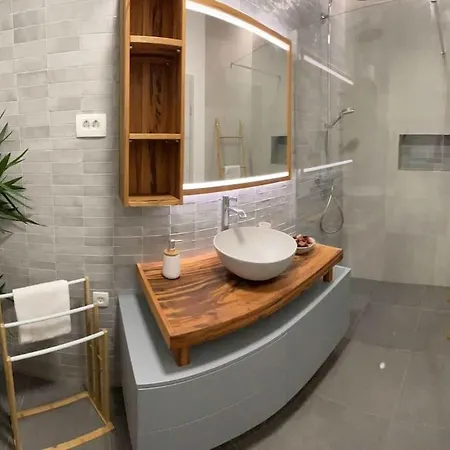 빌라 Alpine Wooden With A View 고즈드마툴렉